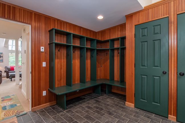 Large Updated Mudroom | Image 27