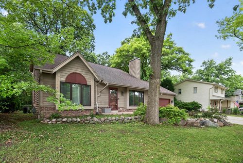 9015 S 84th Street, Franklin, WI, 53132 | Card Image
