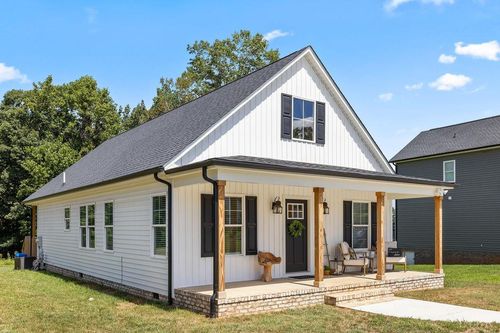 403 North Ave, Appomattox, VA, 24522-8807 | Card Image
