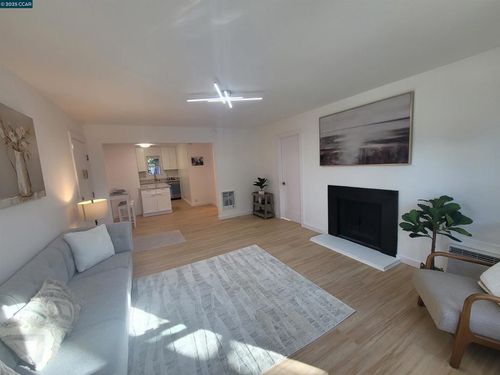 23-375 375 Camelback Rd, Pleasant Hill, CA, 94523 | Card Image