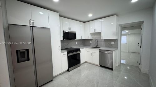 2-320 Sw 11th Ave, Hallandale Beach, FL, 33009-6129 | Card Image