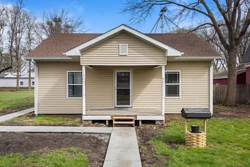 112 E Center St, Seymour, IL, 61875-8514 | Card Image