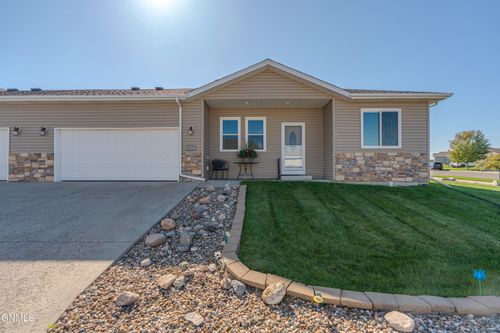 809 Canada Ave, Bismarck, ND, 58503-1807 | Card Image