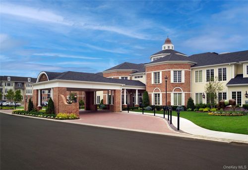 471 Pacing Way, Westbury, NY, 11590-6701 | Card Image