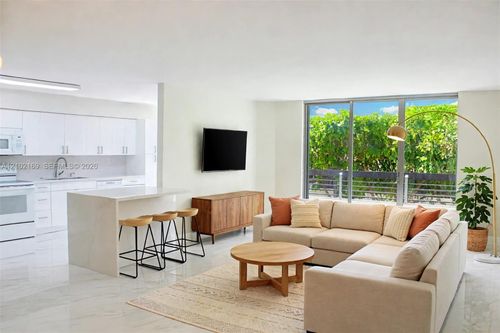 302-19101 Mystic Pointe Dr, Aventura, FL, 33180-4513 | Card Image
