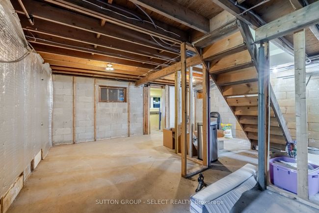 7474 Riverside Dr, House other with 3 bedrooms, 2 bathrooms and 6 parking in Port Franks ON | Image 32