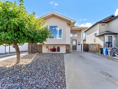 16 Terrace Ave Ne, Medicine Hat, AB, T1C2B8 | Card Image