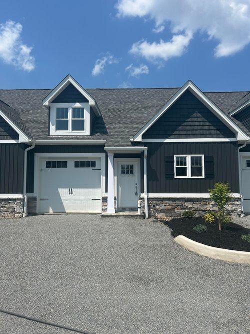 411 Kimball Ave, Salem, VA, 24153-6251 | Card Image