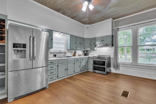 262 W Richmond St, Giddings, TX, 78942-4124 | Card Image