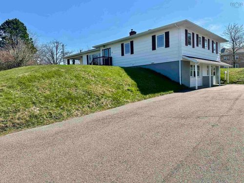 18 Sydney Rd, Port Hawkesbury, NS, B9A3A4 | Card Image