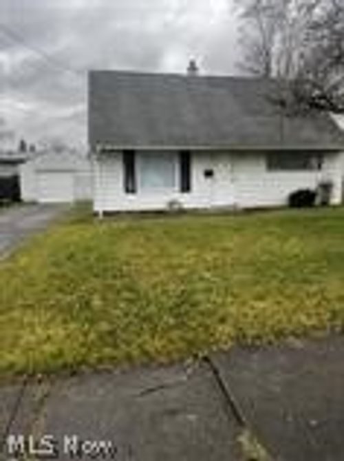 634 Joan Ave, Girard, OH, 44420-2304 | Card Image