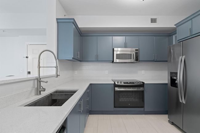 APT-217 - 802 W Windward Way, Condo with 3 bedrooms, 2 bathrooms and null parking in Lantana FL | Image 5