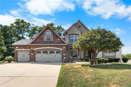 60 Charbonier Bluffs Dr, Florissant, MO, 63031-5658 | Card Image