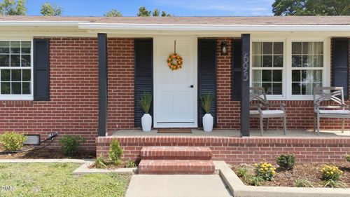 695 Old Route 22, Kenly, NC, 27542-8263 | Card Image