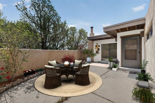 311 Calle Loma Norte, Santa Fe, NM, 87501-1256 | Card Image