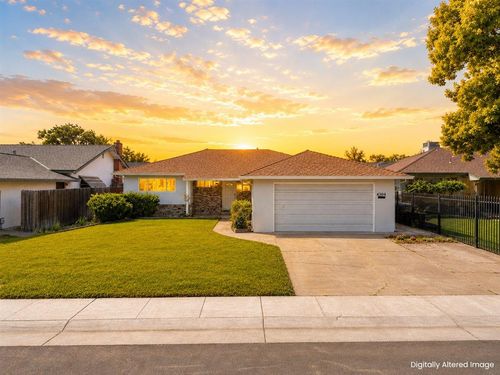 4304 Iowa Avenue, Sacramento, CA, 95824 | Card Image