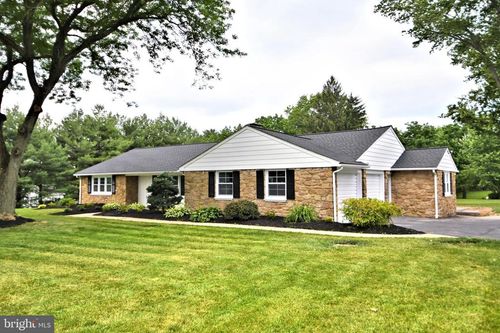 205 Maple Ave, HARLEYSVILLE, PA, 19438-1710 | Card Image