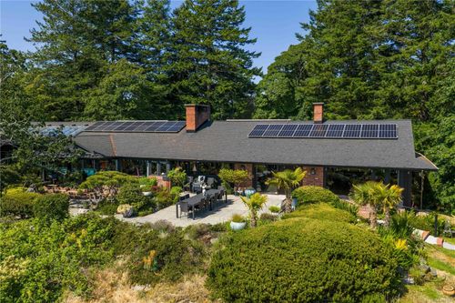 1996 Ferndale Rd, Victoria, BC, V8N2Y6 | Card Image