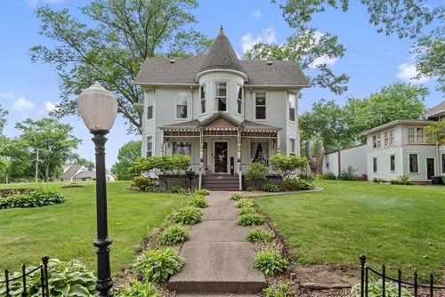 407 S Locust St, Pana, IL, 62557-1722 | Card Image
