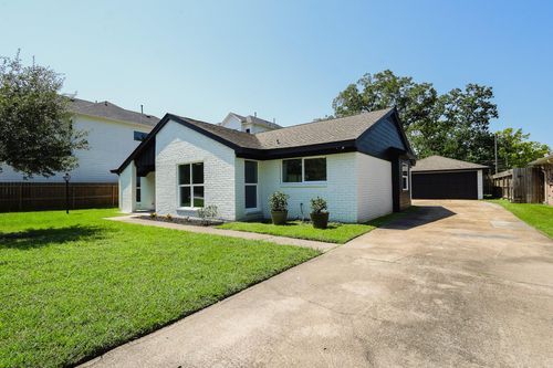 2111 Wycliffe Dr, Houston, TX, 77043-2215 | Card Image