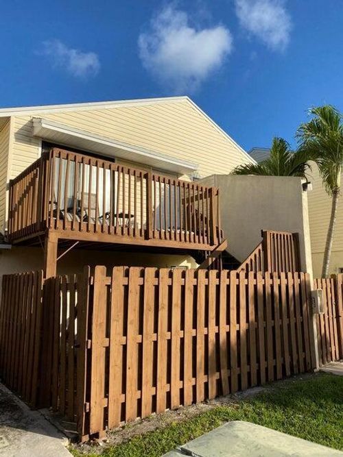 q207-643 Executive Center Dr, West Palm Beach, FL, 33401-4931 | Card Image