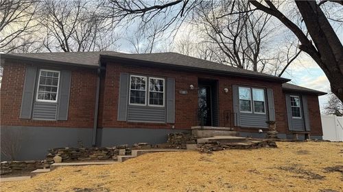 22 Locust Ln, Warrensburg, MO, 64093-2915 | Card Image