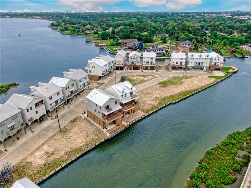 22 Cmdr Runco Lane, Taylor Lake Village, TX, 77586 | Card Image