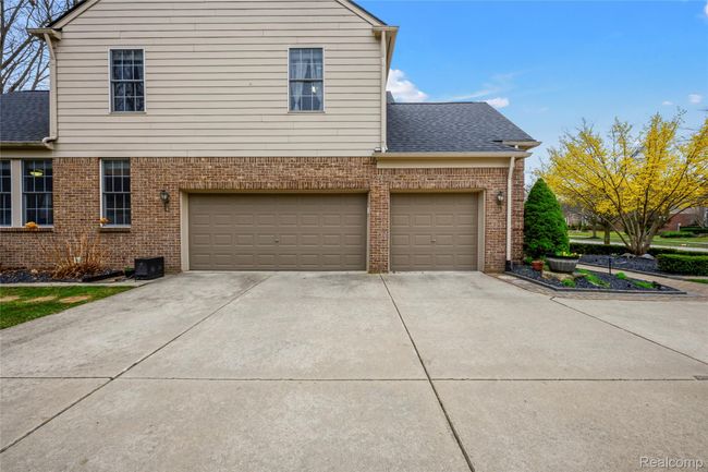 3 Car Attached Garage | Image 62
