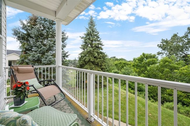 Grab a book and glass of iced tea, relax and take in the private views. | Image 4