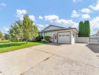 759 17 St Ne, House detached with 4 bedrooms, 3 bathrooms and 4 parking in Medicine Hat AB | Image 1