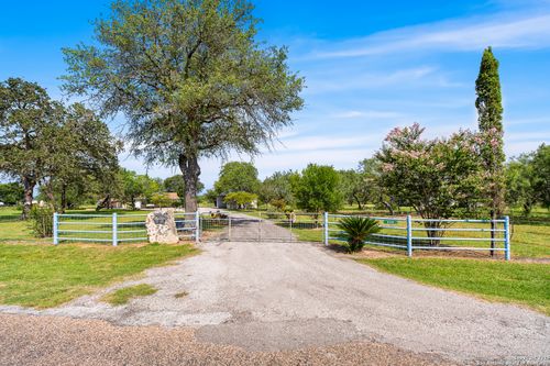 400 Blue Quail, Lytle, TX, 78052-3845 | Card Image