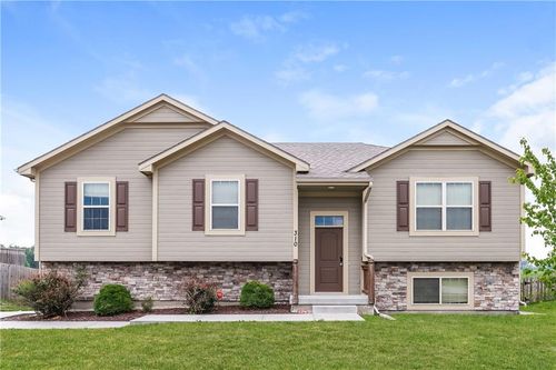 310 Golfview Dr, Pleasant Hill, MO, 64080-1010 | Card Image