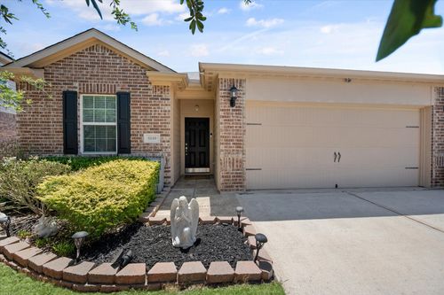 6140 Chalk Hollow Dr, Fort Worth, TX, 76179-7774 | Card Image