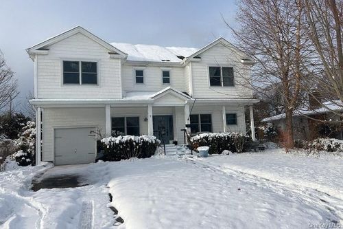 9 Floral Ln, Saint James, NY, 11780-2109 | Card Image