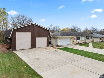 133 Sunset Drive, House other with 2 bedrooms, 2 bathrooms and 6 parking in Carpentersville IL | Image 3