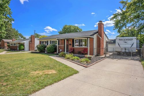 11624 Falcon Dr, Sterling Heights, MI, 48313-5136 | Card Image