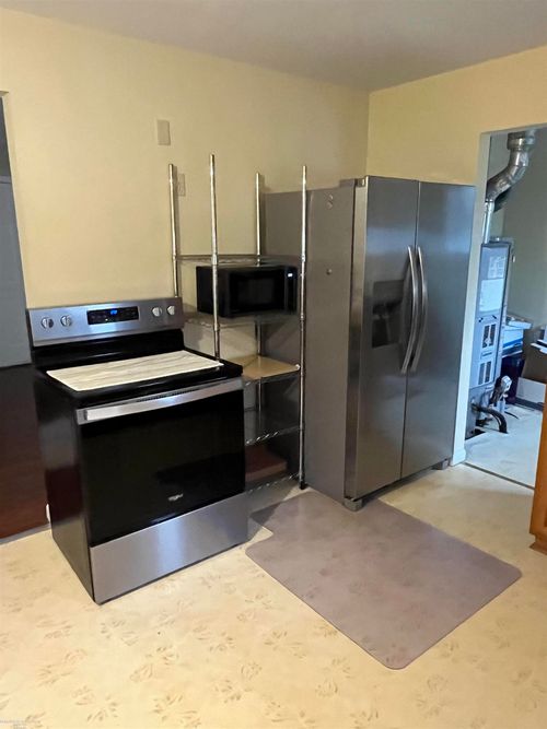 35268 Tilford St, Rockwood, MI, 48173-9636 | Card Image