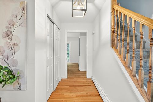 18 Jenkins Ct, Ossining, NY, 10562-3460 | Card Image