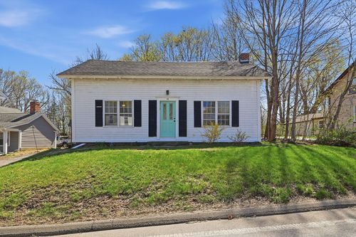 52 Summer St, Barre, MA, 01005-9549 | Card Image