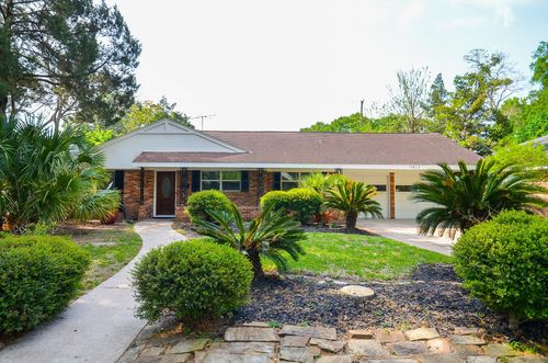 9817 Cedardale Dr, Houston, TX, 77055-6111 | Card Image
