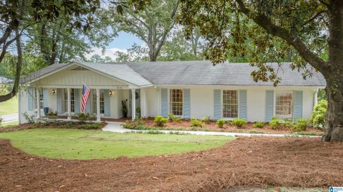 2121 Woodhue Cir, VESTAVIA HILLS, AL, 35216-2322 | Card Image