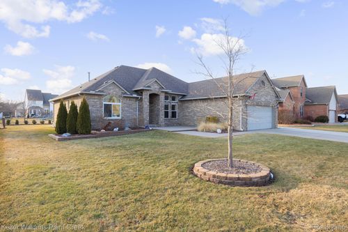 54669 Shady Creek Dr, New Baltimore, MI, 48047-5545 | Card Image