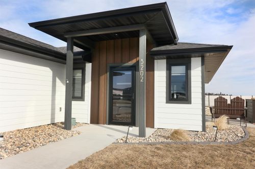 3202 W 3rd St, Spencer, IA, 51301-3333 | Card Image