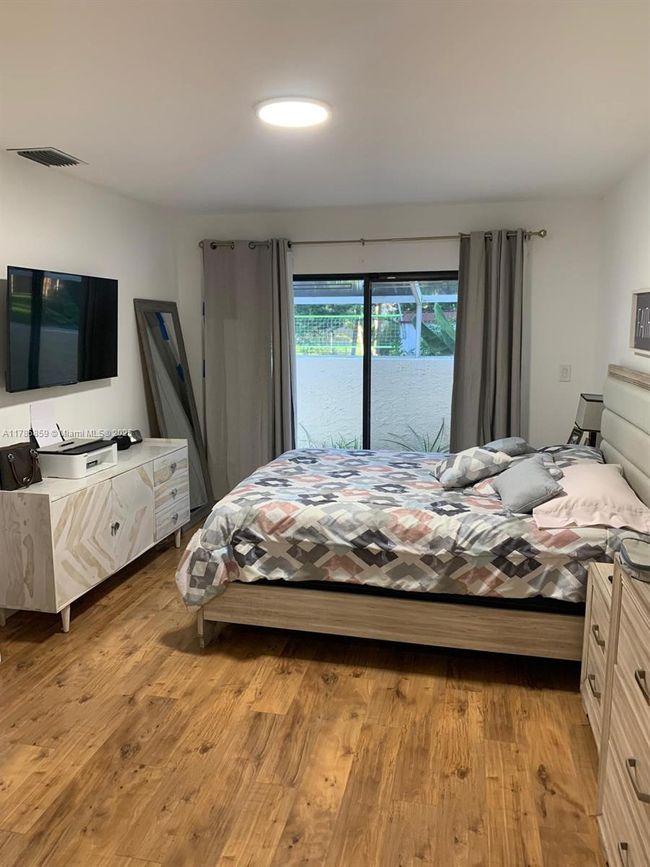 8271 - 8271 Sw 39 Th Ct, House other with 3 bedrooms, 2 bathrooms and null parking in Davie FL | Image 17