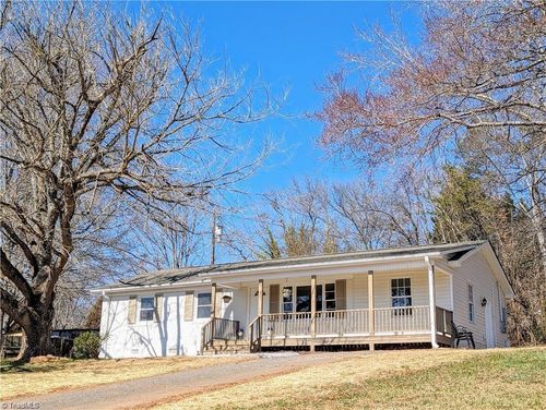 335 Badgett Ave, Mount Airy, NC, 27030-9208 | Card Image