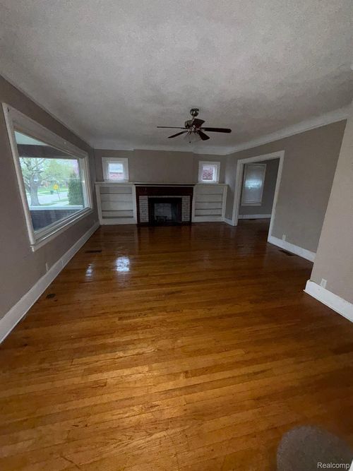 7483 E Brentwood St, Detroit, MI, 48234-3154 | Card Image