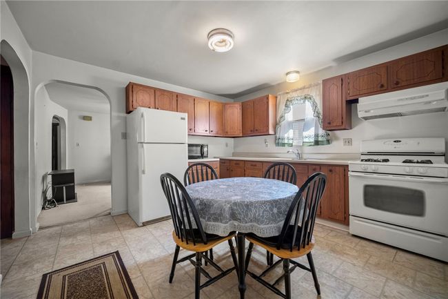 Eat-In Kitchen | Image 7