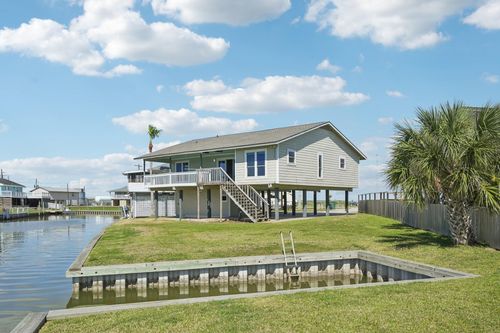 110 Mariner Rd, Freeport, TX, 77541-9696 | Card Image