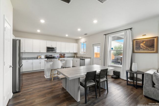809 Altapass Hls, House other with 4 bedrooms, 3 bathrooms and null parking in Seguin TX | Image 13