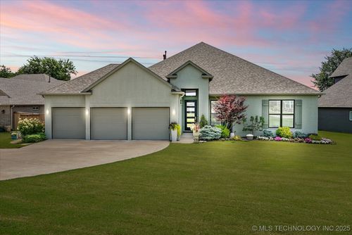 8701 E Hartford St, Broken Arrow, OK, 74014-5661 | Card Image